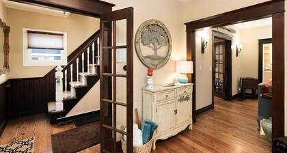 Cozy Home-Winter Outdoor Igloo-Hot Tub-Fire Pit-Downtown-Family Joy-King Bed