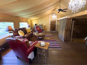 Fireplace - Luxury Glamping Tent on 400 acres! (Dover)