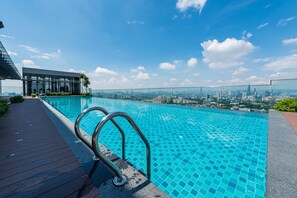 Hồ bơi ngoài trời 