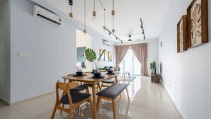 A modern dining area with a wooden table, chairs, and a bench. - Ekocheras (Kuala Lumpur)