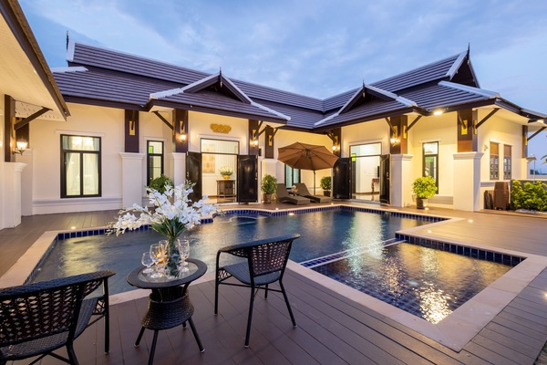 Outdoor pool, pool umbrellas, sun loungers