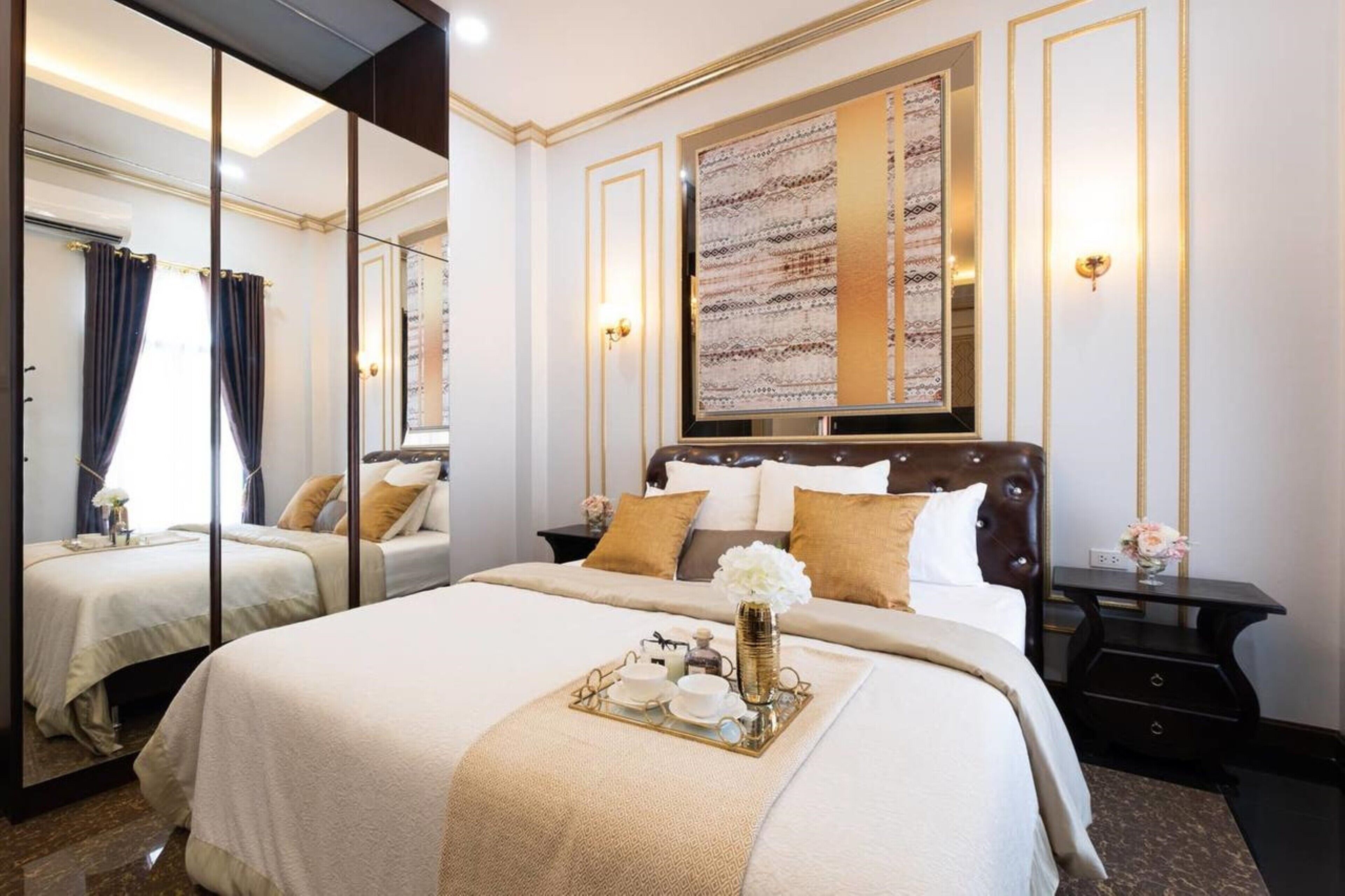 4 bedrooms, premium bedding, memory-foam beds, free minibar