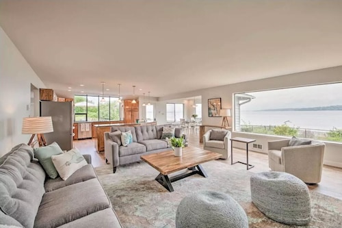 Luxury Waterfront Home w/ Pool on the Puget Sound!