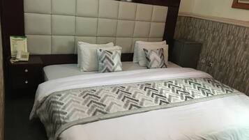 Classic Room | Desk, laptop workspace, free WiFi, bed sheets