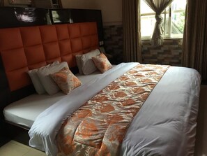 Classic Room | Desk, laptop workspace, free WiFi, bed sheets - Terrace Green Hotels (Lagos)