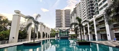 Kolam renang terbuka