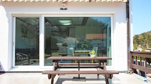 Dinslaken Room | Terrace/patio - Namhae German Village Beethoven Haus (Namhae)