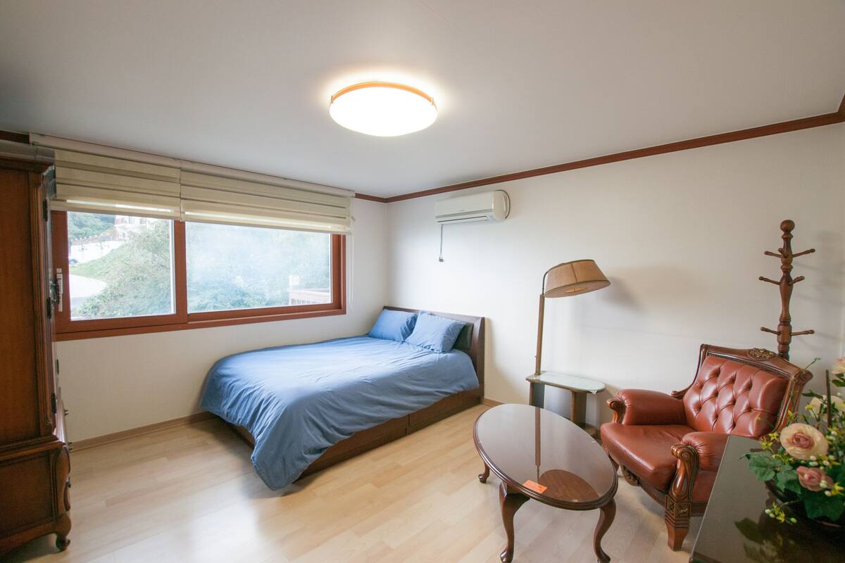 bremen room | soundproofing, free wifi