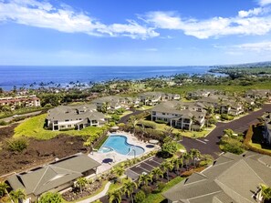Exterior - 🏖️Concierge Included | Ocean View | Walk to Beach! | Cental AC (Kailua Kona)