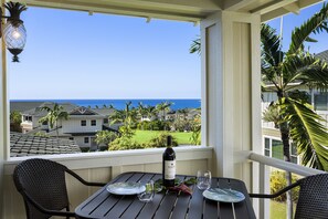Outdoor dining - 🏖️Kona Townhome w/ Ocean Views, Central A/C, Pool + Hot Tub (Kailua Kona)