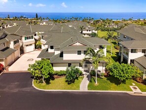 Exterior - 🏖️Concierge Included | Ocean View | Walk to Beach! | Cental AC (Kailua Kona)