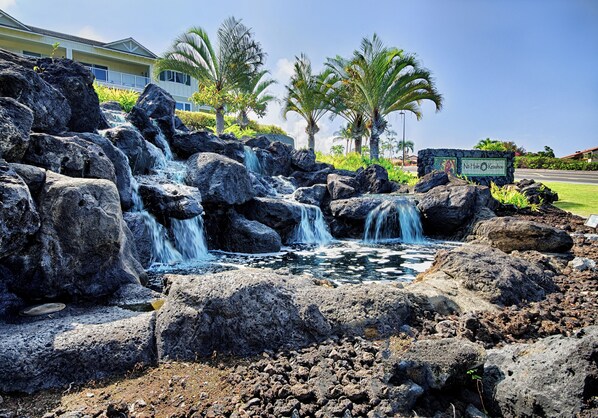 Property grounds - 🏖️Concierge Included | Ocean View | Walk to Beach! | Cental AC (Kailua Kona)