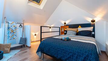 1 habitación, tabla de planchar con plancha y cuna de viaje