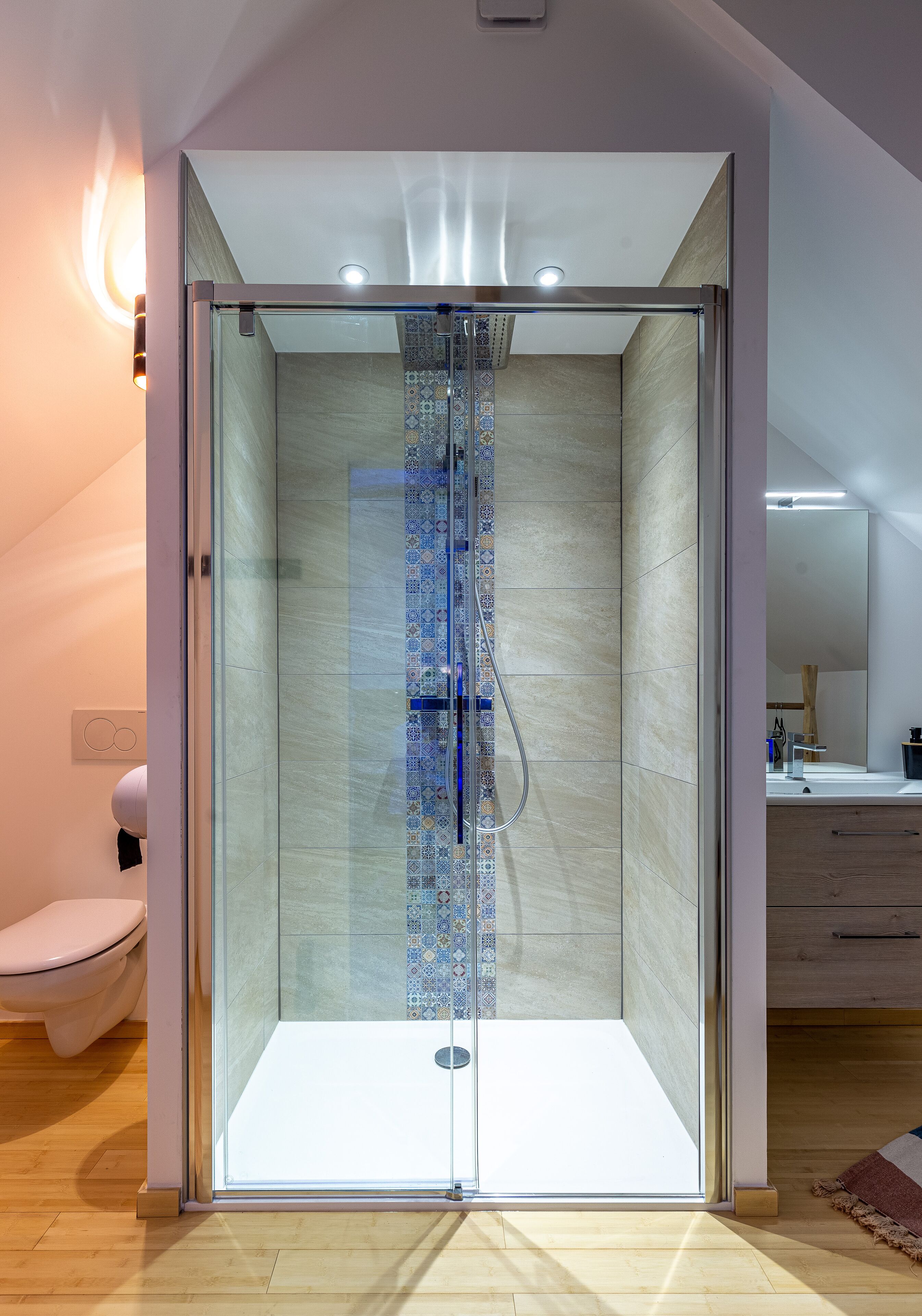 Dusche, Haartrockner, Handtücher, Seife