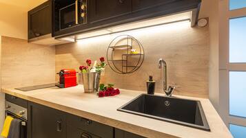 KylskÄp, mikrovÄgsugn, ugn och spishÀll