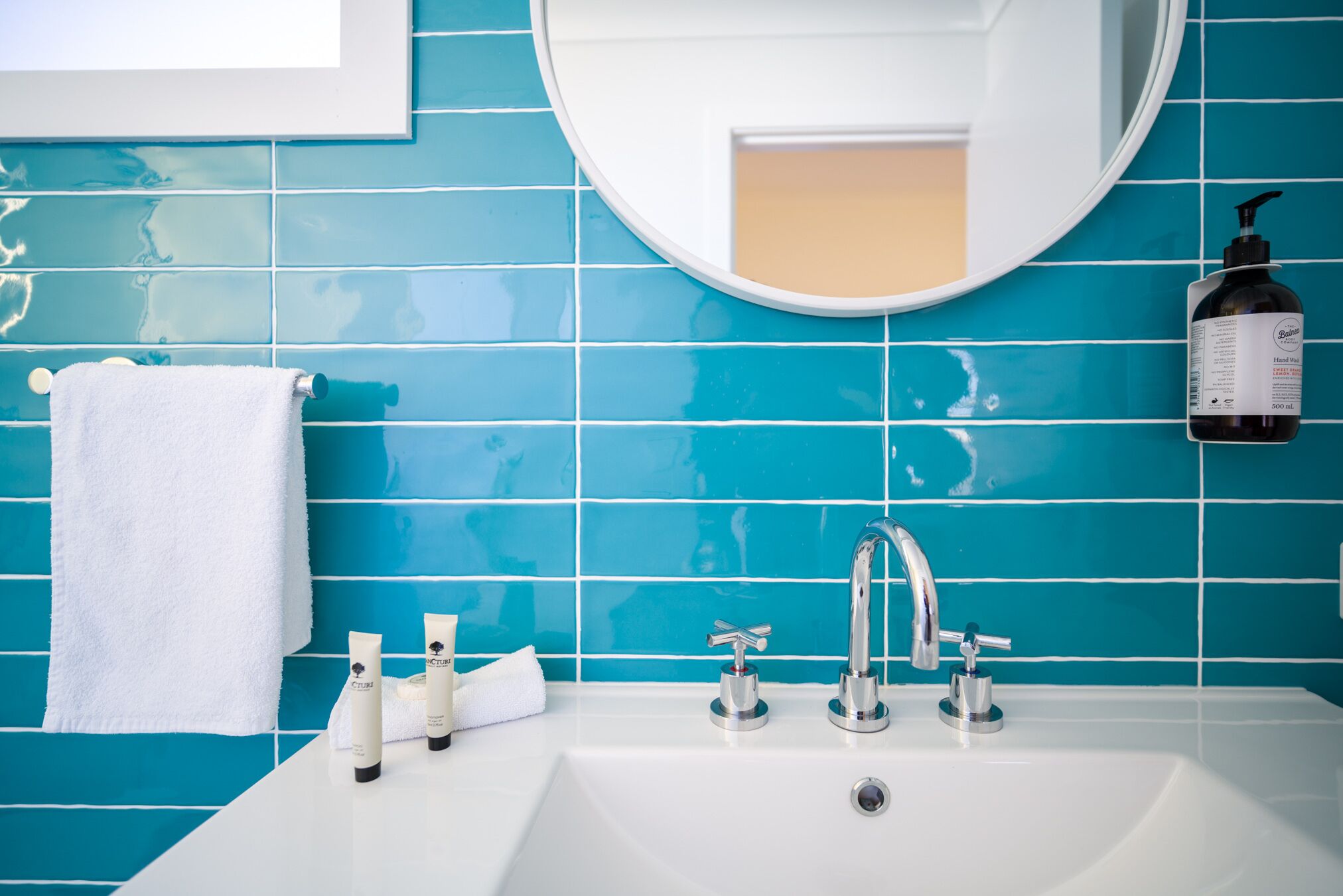 twin room | bathroom | shower, hydromassage showerhead, free toiletries, hair dryer