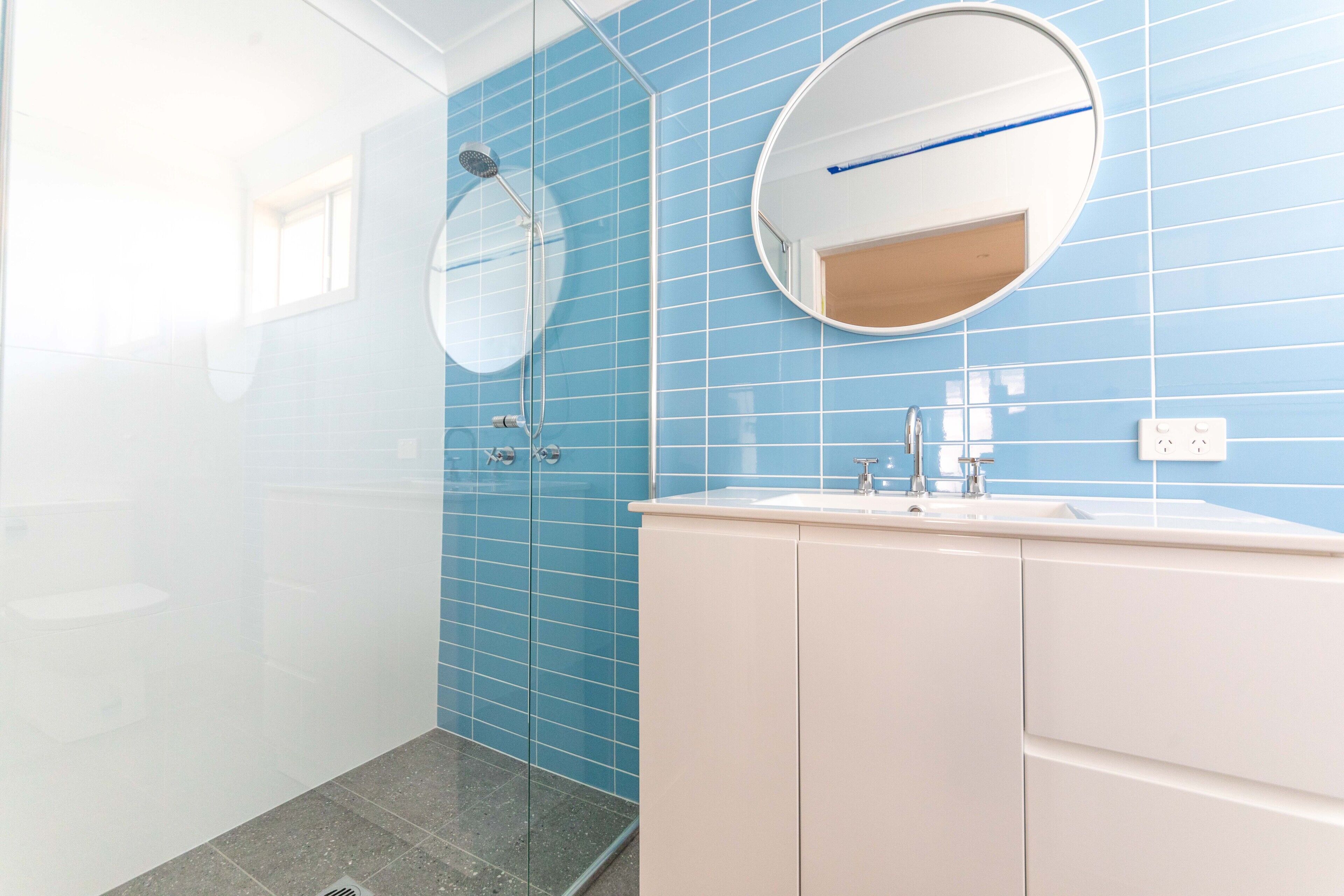 deluxe room | bathroom | shower, hydromassage showerhead, free toiletries, hair dryer