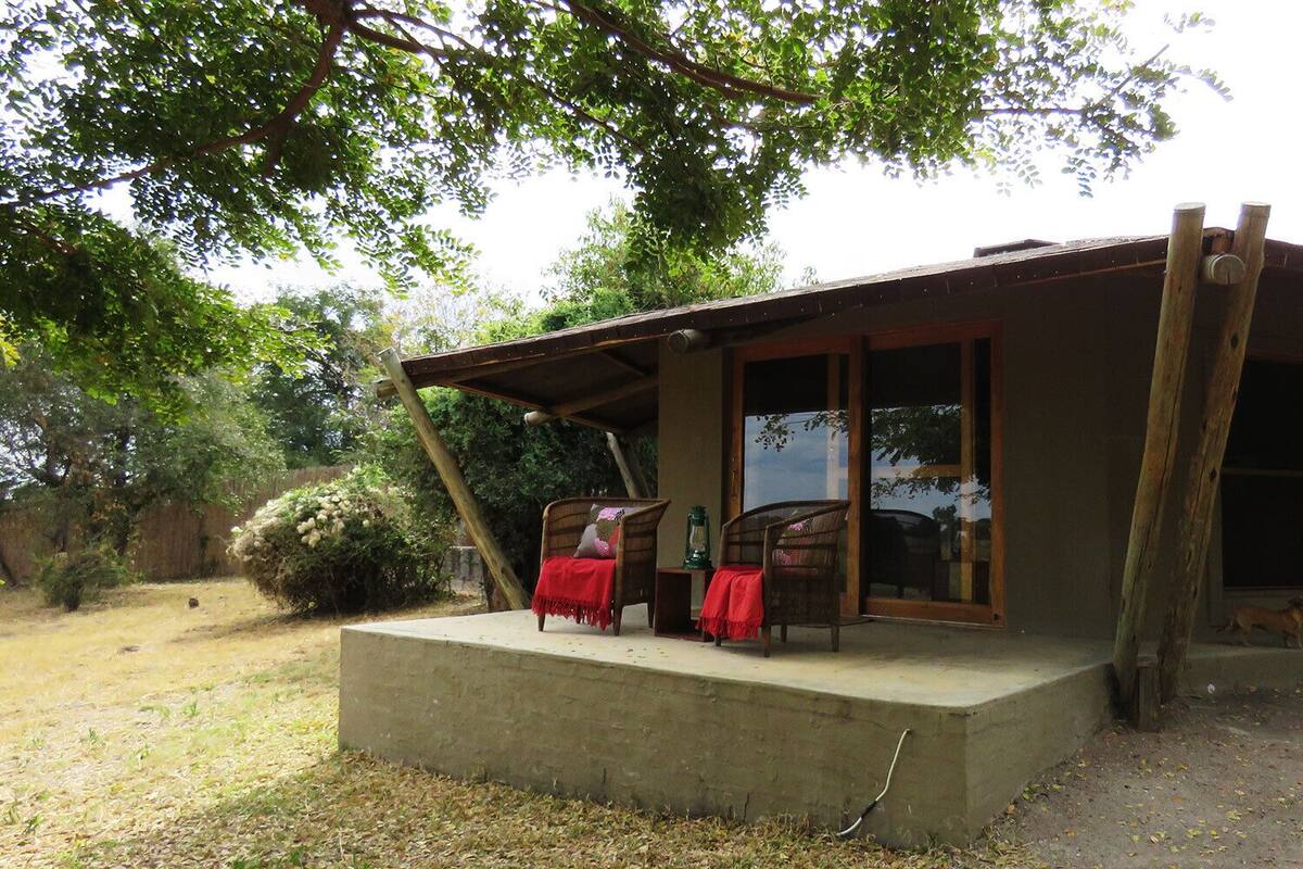 Luxury Chalet | Desk, iron/ironing board (on request), bed sheets