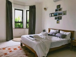 فيلا - غرفتا نوم | أغطية فراش متميزة وميني بار وبديكورات فريدة لكل غرفة وطراز فريد لكل وحدة