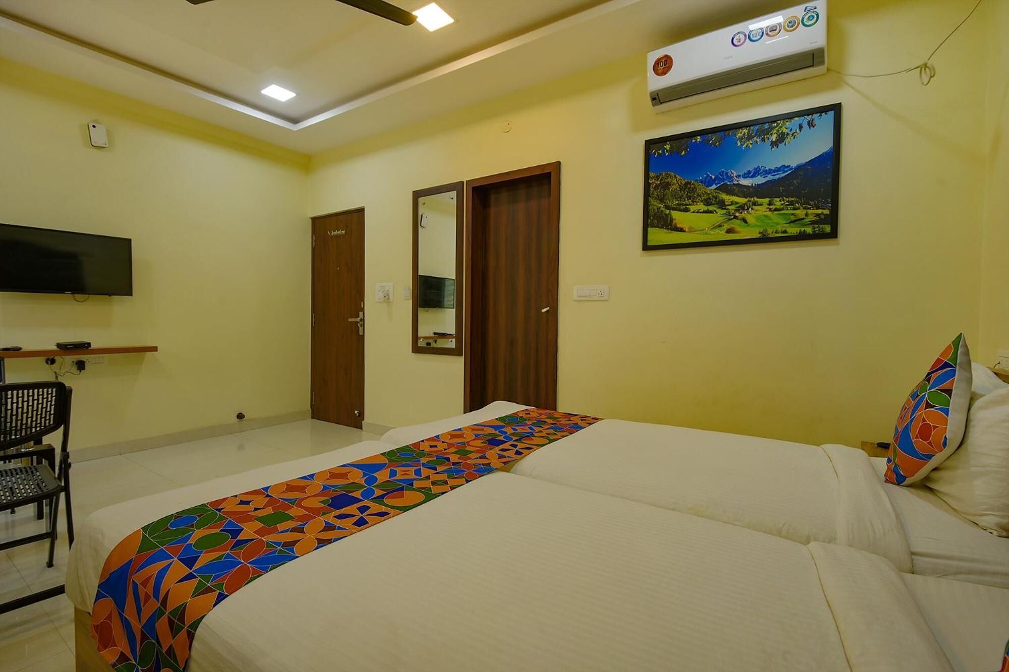 Iron/ironing board, free WiFi, bed sheets