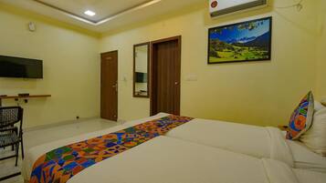 Iron/ironing board, free WiFi, bed sheets