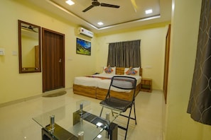 Iron/ironing board, free WiFi, bed sheets - Zenith Residency (Bengaluru)