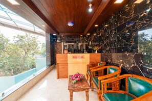 Reception - Treebo Bright Plaza (Mahabaleshwar)