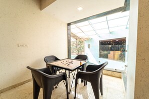 Lobby - Treebo Bright Plaza (Mahabaleshwar)