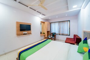 Deluxe Double Room - Treebo Bright Plaza (Mahabaleshwar)