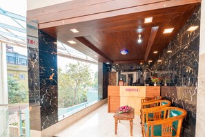 Reception - Treebo Bright Plaza (Mahabaleshwar)