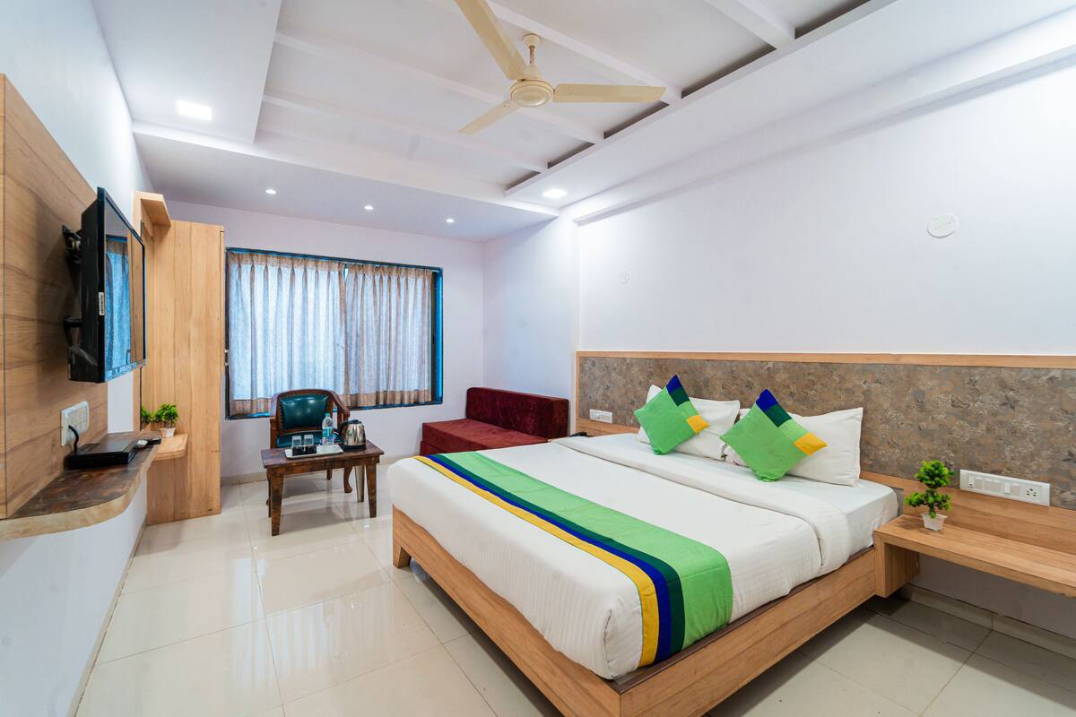 In-room safe, desk, iron/ironing board, free WiFi
