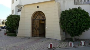 Exterior - Rent Apartment In Tunis (Tunis)