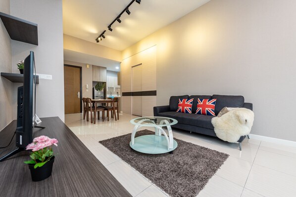 Deluxe Room | Living area | 50-inch LED TV with digital channels, TV - The Elements (Kuala Lumpur)