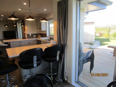Paradise In Wharewaka, Sky channels with Sky Sports, WIFI, Fully Fenced