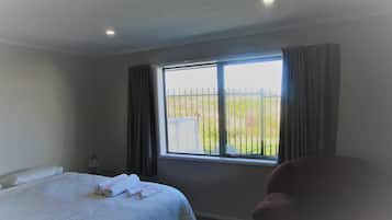 5 bedrooms, desk, iron/ironing board, travel crib