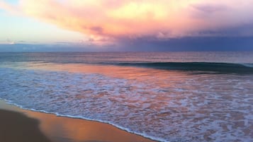 Plage à proximité, chaises longues