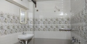 Deluxe Double Room | Bathroom