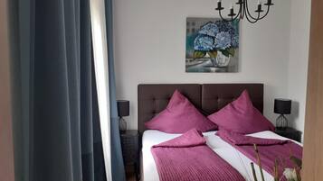 Minibar, Schreibtisch, Verdunkelungsvorhänge, schallisolierte Zimmer