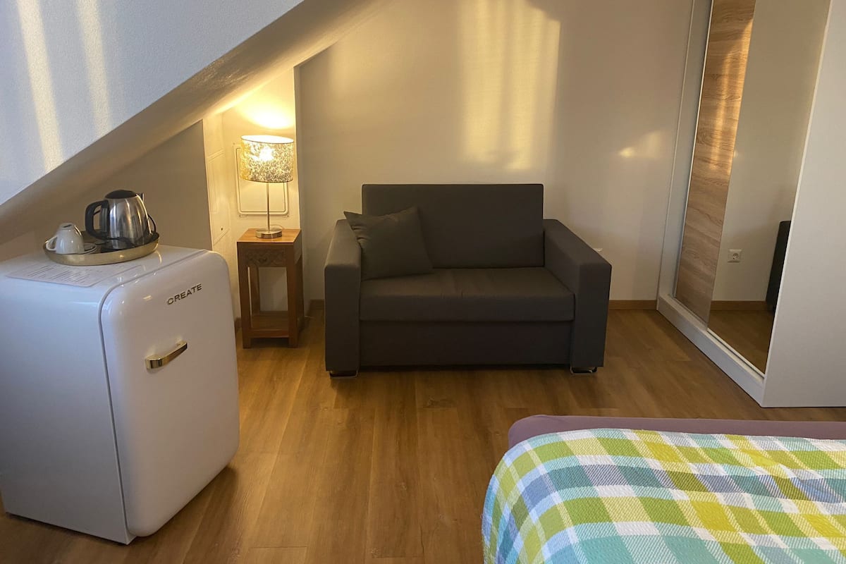 Family Room | Minibar, desk, blackout drapes, soundproofing