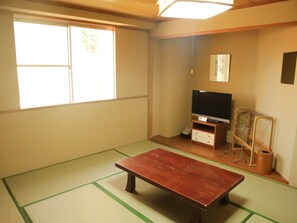 Japanese Style Room for 4 Guests with Shared Bathroom and Toilet - Hotel Ryuo Village (Yamanouchi)