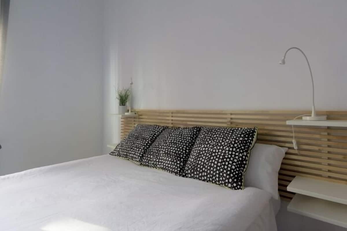 Double Room, Shared Bathroom (3)