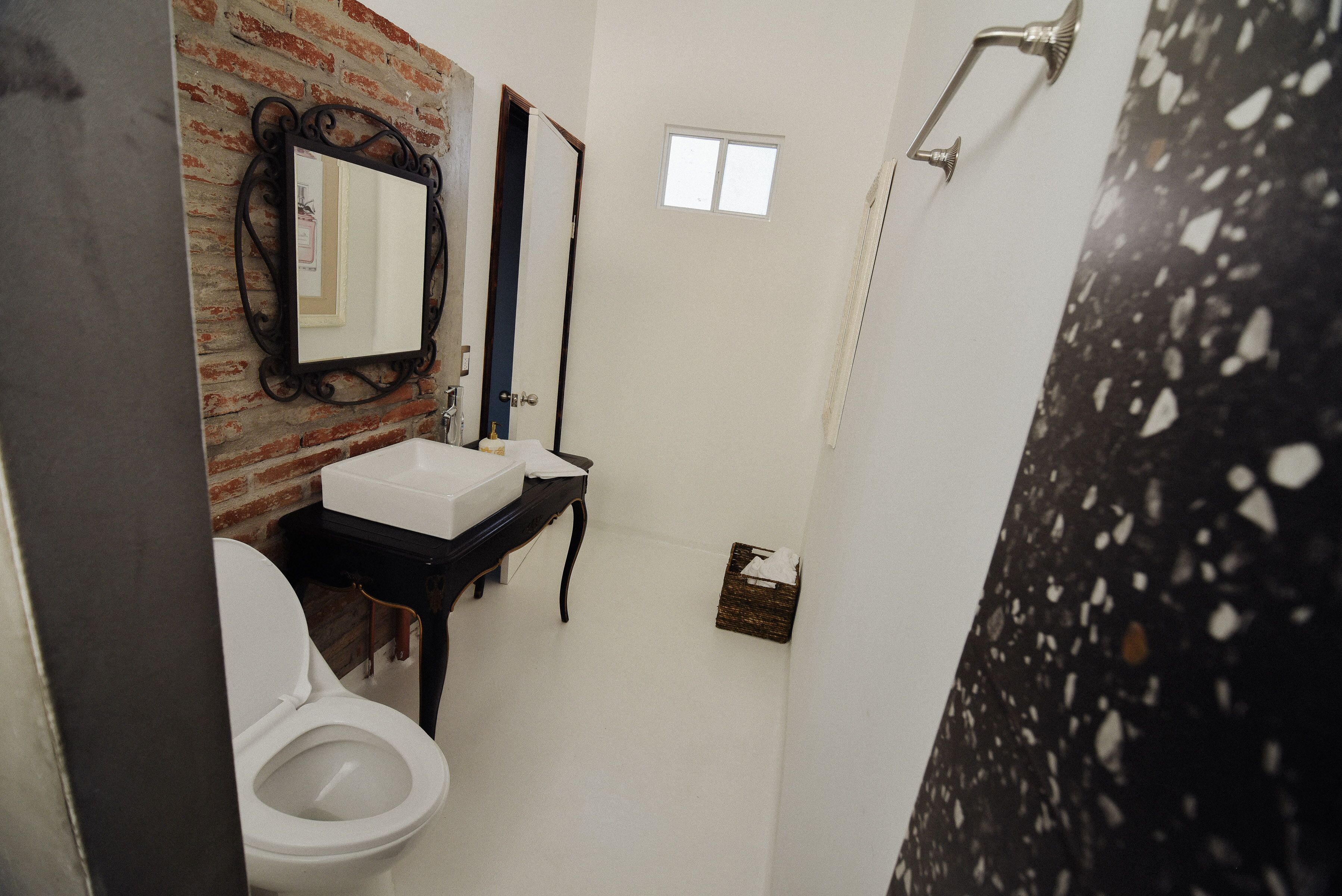 Badewanne, Haartrockner, Handtücher, Seife