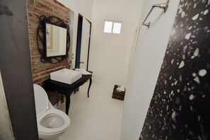 Bathtub, hair dryer, towels, soap - Rincon del Corazón, Guadalupe Valley (Valle de Guadalupe)