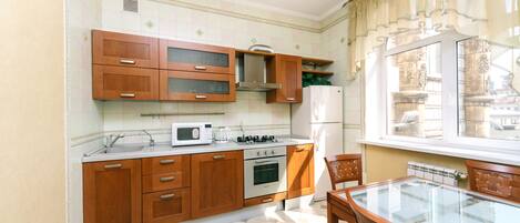 公寓, 2 间卧室 | 私人厨房 | 大冰箱、微波炉、烤箱、炉灶