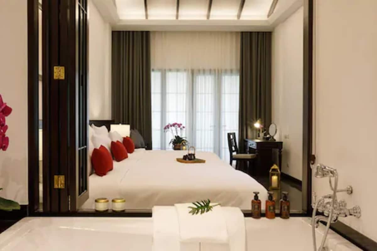 deluxe triple room | bathroom | separate bathtub and shower, rainfall showerhead, free toiletries