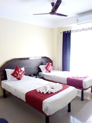 Desk, free WiFi, bed sheets, wheelchair access - Hotel Niladrii Galaxy (Siliguri)