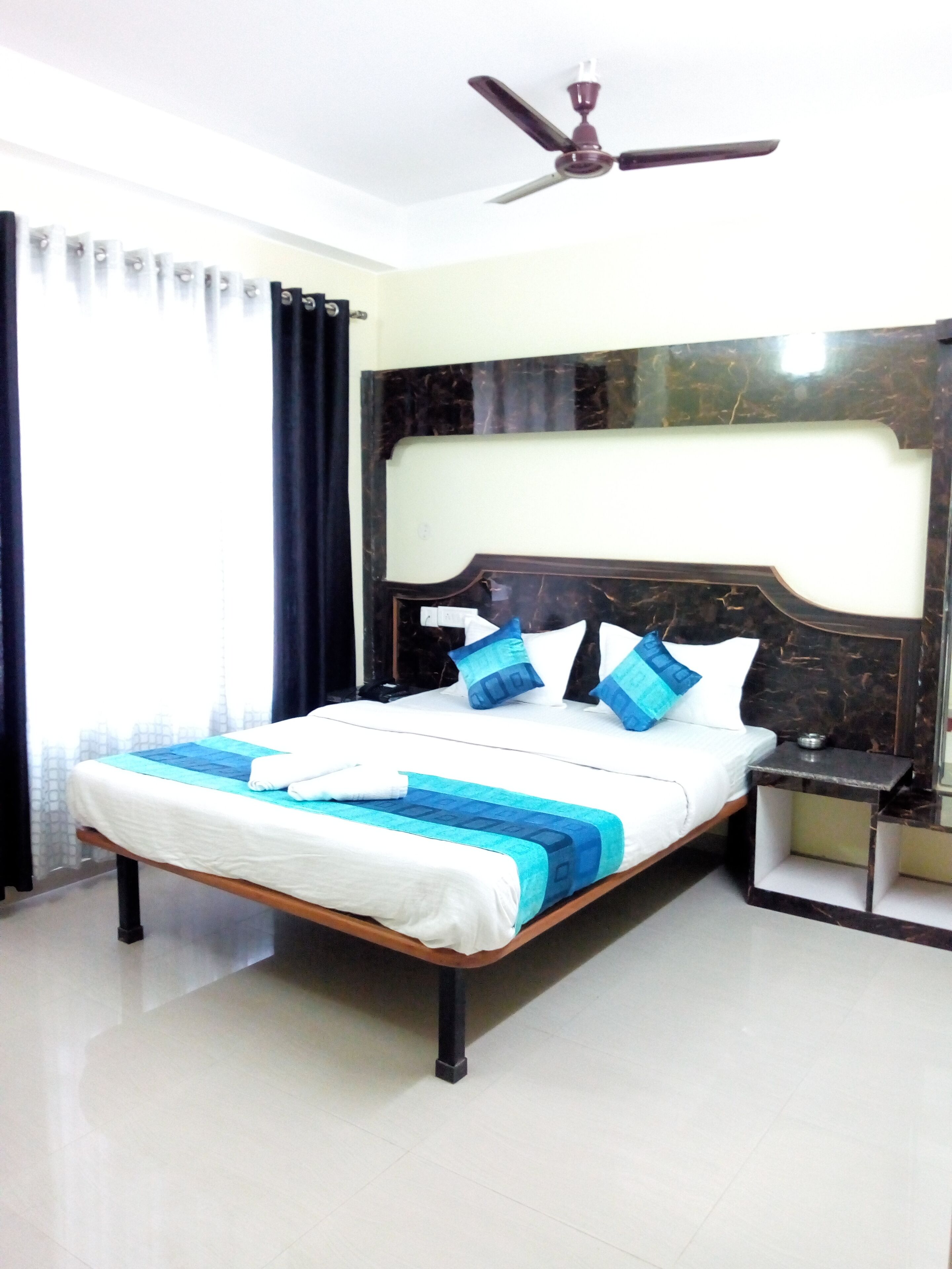 Deluxe Double Room | Desk, free WiFi, bed sheets, wheelchair access