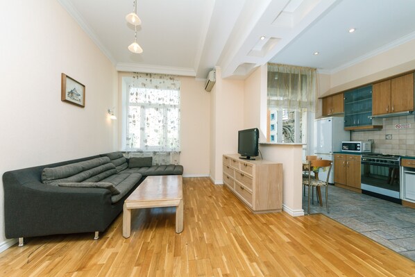 Apartment, 2 Bedrooms | 2 bedrooms, hypo-allergenic bedding, desk, iron/ironing board