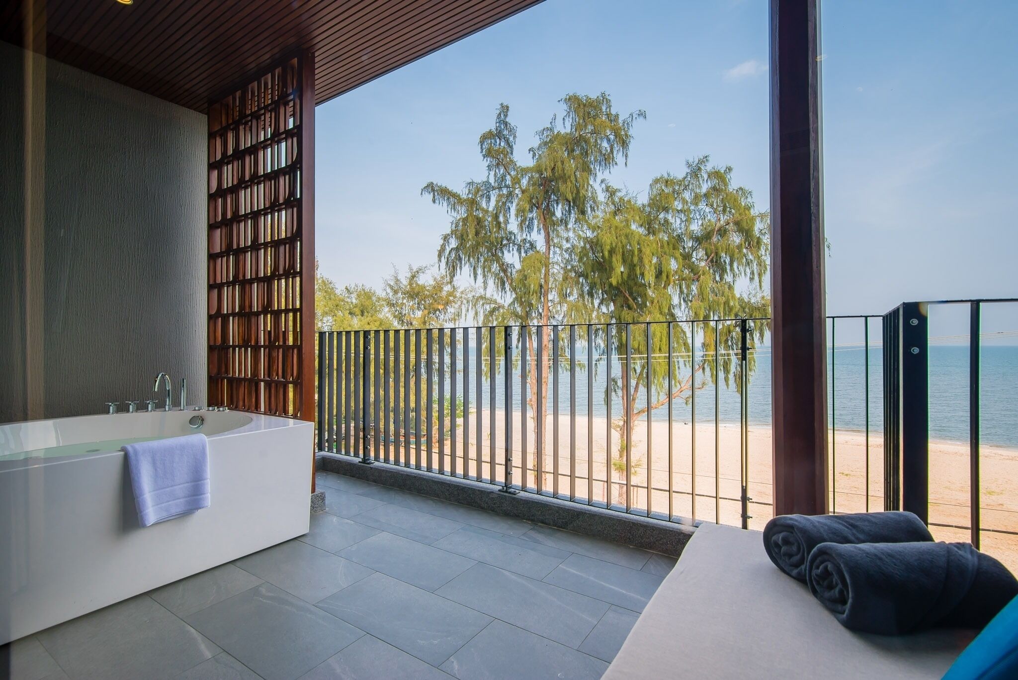 Jacuzzi Seaview | View from room