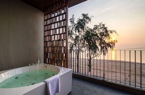 Jacuzzi Seaview | Deep-soaking bathtub - Lullaby The Sea Hua Hin (Cha-am)